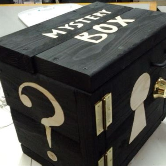 Eiffel tower NWT CHEOME HEARTS YURMAN STYLE & WESTWOOD FLARE :) happy buying :) - Picture 4 of 5